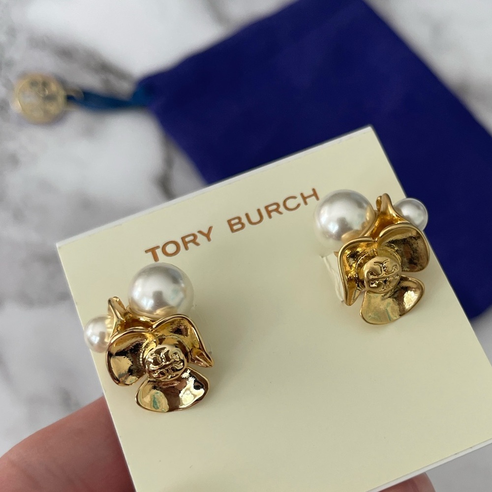 $175 New Authentic Tory Burch Gold Floral Pearl Stud Earrings pearls night out